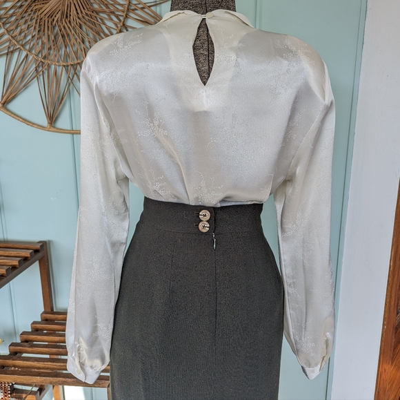 80s Vintage Shiny Blouse - Picture 4 of 6